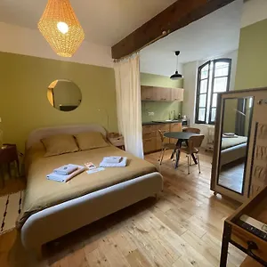 De Charme à La Roquette Arles